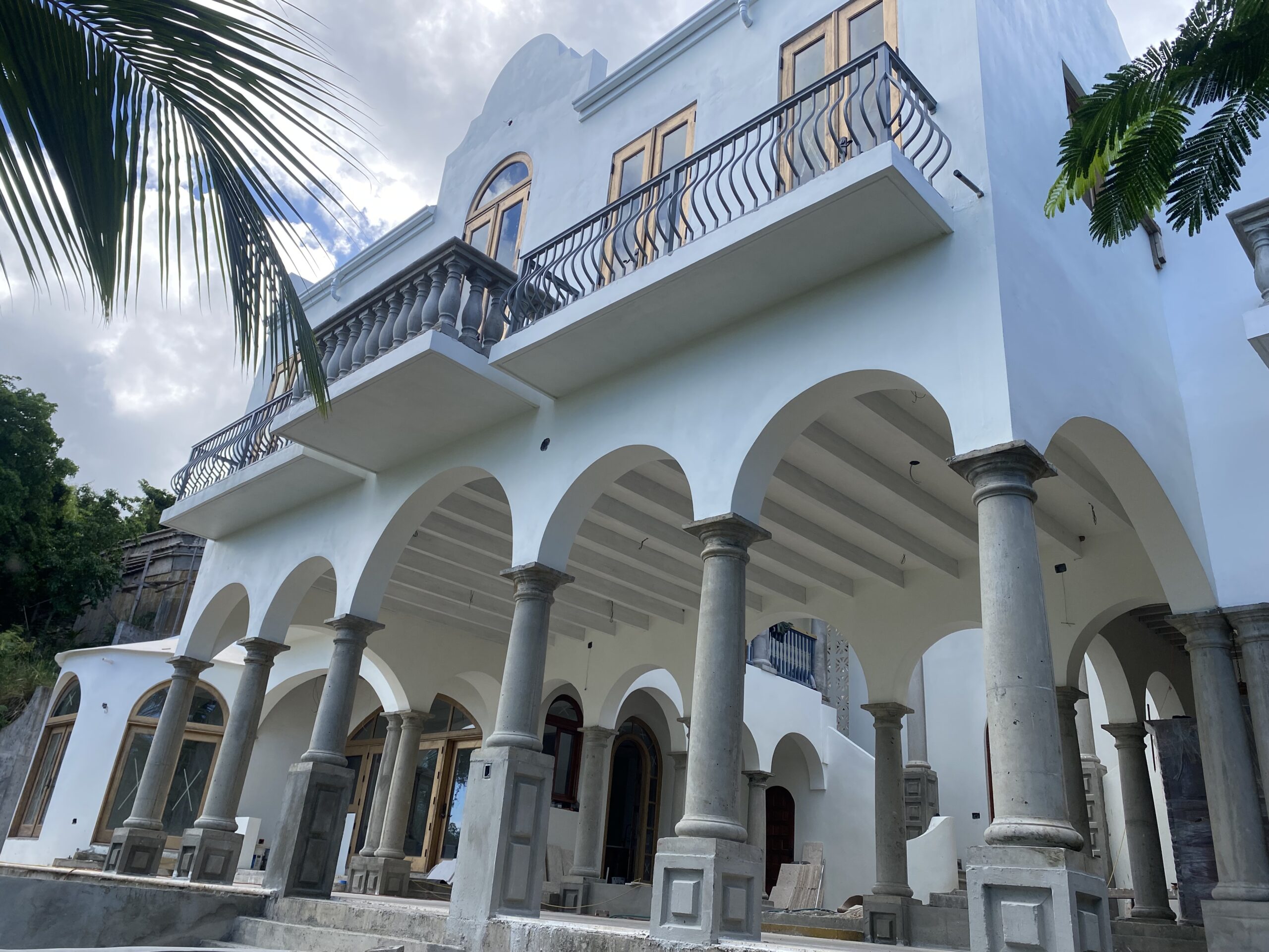 Villa La Playa beachfront pool and terrace