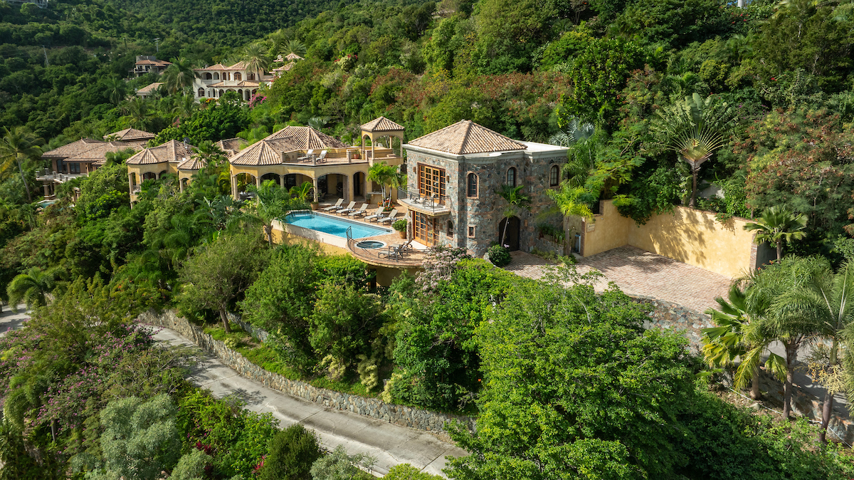 Cinnamon Breeze: Six Oceanview Bedrooms with Private Baths