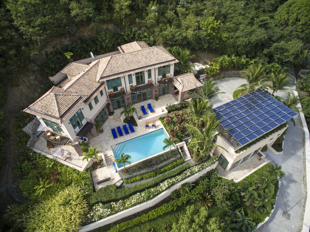 Taylor House: Four Bedroom Luxury Waterfront Villa in Peter Bay