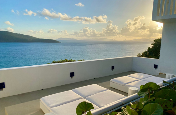 Villa Santorini Cliffside Location