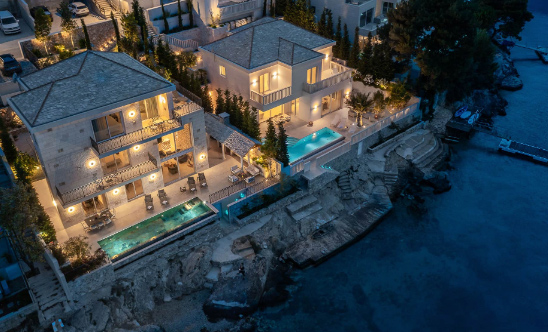 Neighboring Villas for Large Groups on Brač